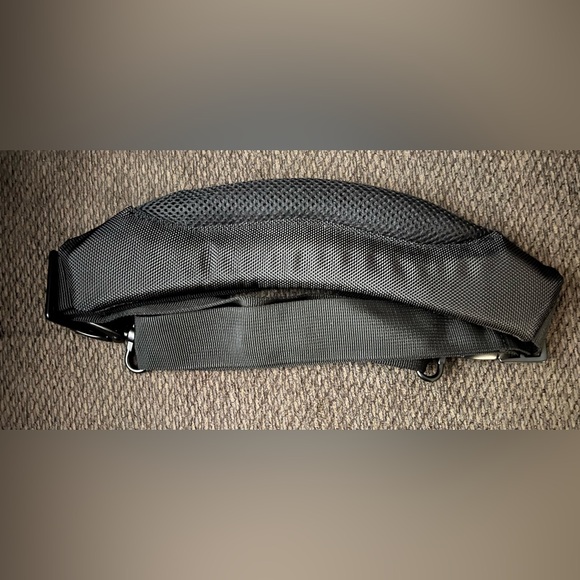 New Toshiba Extreme Briefcase Laptop Carrying Case For Laptops Up to 16” - Picture 8 of 8